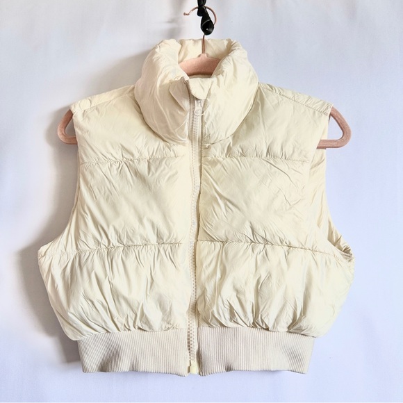 Cream Puffer Vest Women’s Small Medium Quilted Sleeveless Jacket Zip Front - Picture 1 of 6